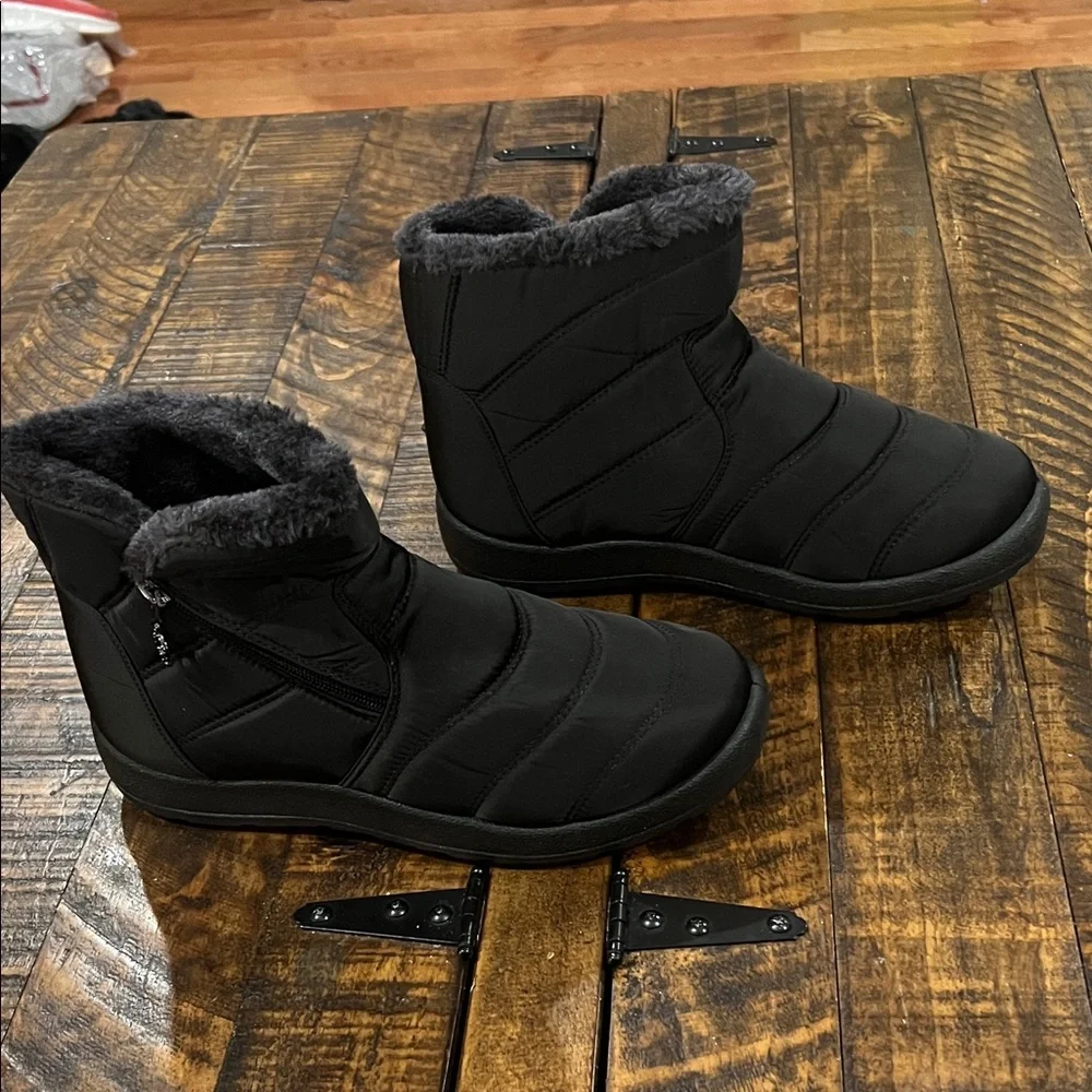 Women's Black lined Winter Boots waterproof warm